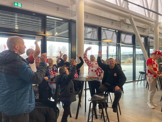 FOTO Danci navijali protiv nas, Matej Mandić ih je ušutkao sa stilom! Pogledajte atmosferu