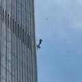 VIDEO Mali avion se zabio u najvi&scaron;i neboder u Pekingu