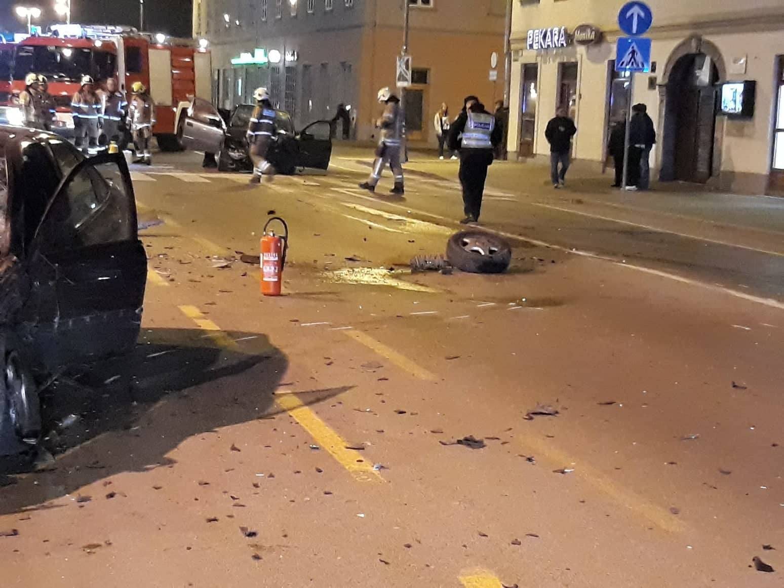 Nesreća u Karlovcu: Dvoje ljudi ozlijeđeno u sudaru automobila