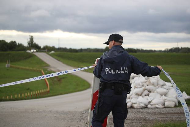 Zagreb: Policija zatvorila sve ceste kod oteretnog kanala Odra-Sava, očekuje se vodeni val