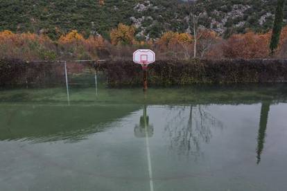 Fotografije iz zraka: Kokorići okruženi vodom koja još raste