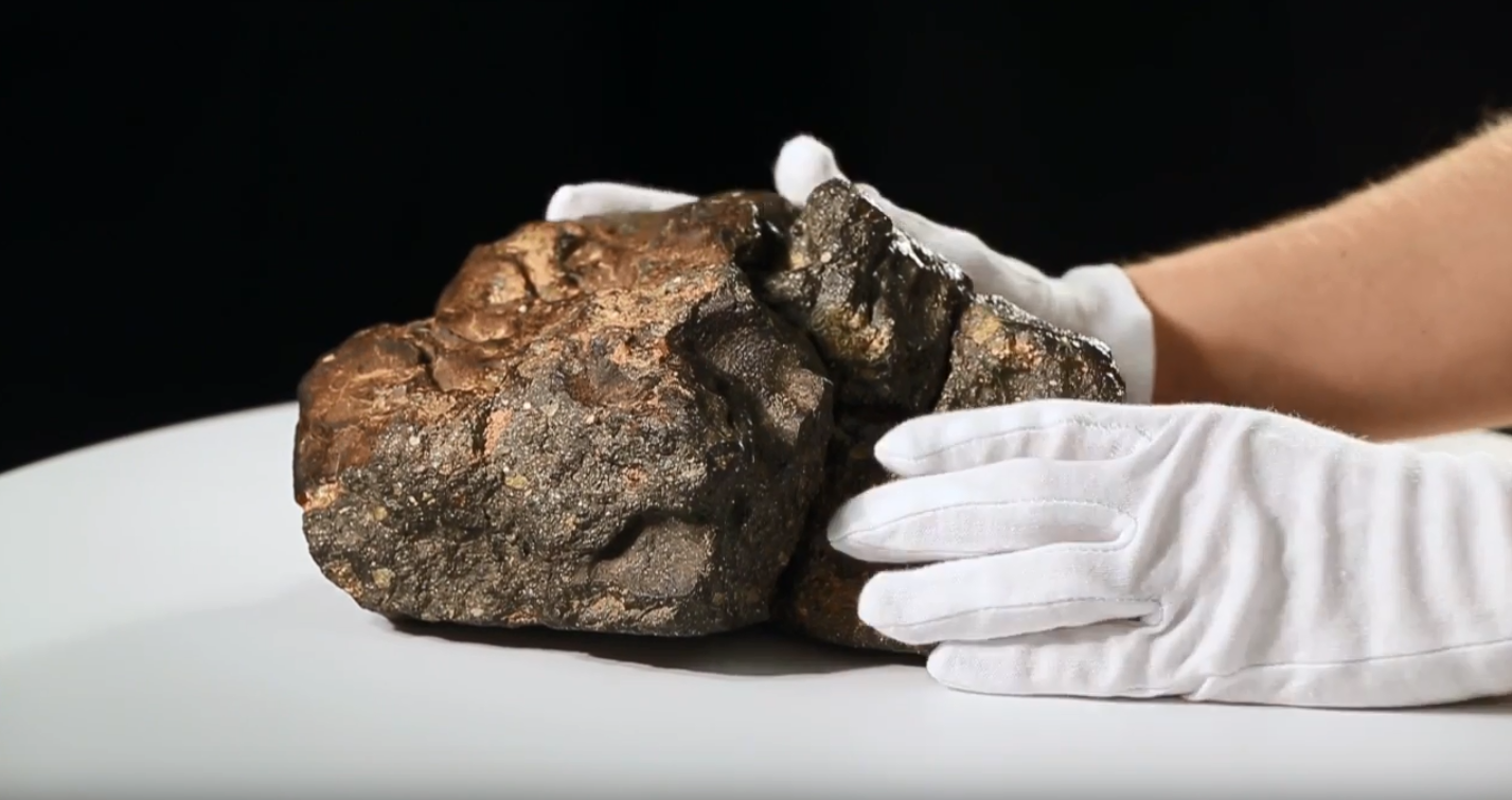 Pao je na Zemlju: Meteorit s Mjeseca prodali za 4 mil. kuna