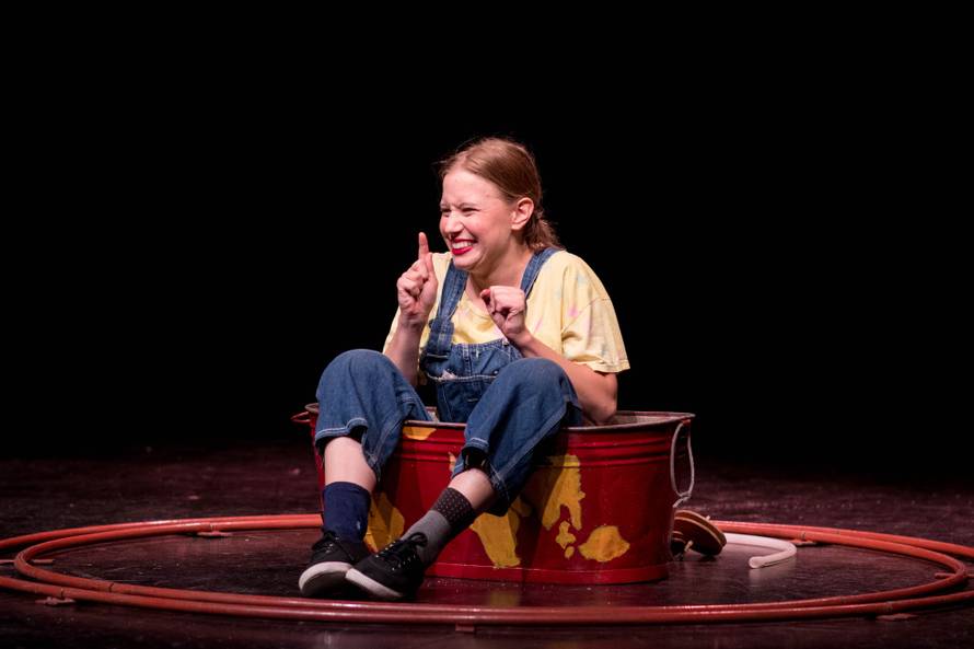 Dječaci utišavali djevojčice u kazalištu? Da, i to je moguće