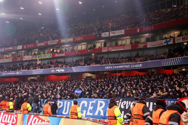 London: Navijači Dinama Bad Blue Boysi na tribinama tijekom utakmice Lige prvaka između Arsenala i Dinama