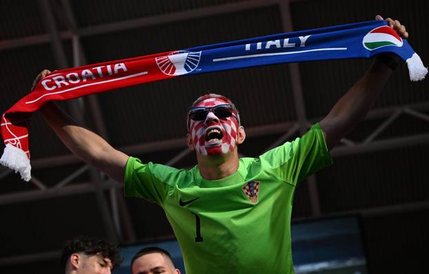 Leipzig: Navija?i uo?i po?etka susreta Hrvatske i Italije u 3. kolu skupine B na Europskom prvenstvu
