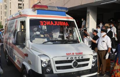 Devet poginulih u stampedu u Indiji: U hram u koji stane 2000 ljudi, ušlo je 25.000 vjernika
