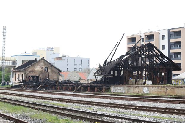 Osijek: Očevid jučerašnjeg požara na barakama uz prugu