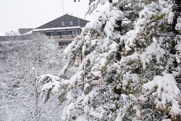 Snijeg je prekrio Sisak 