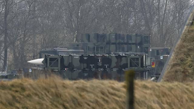 Convoy with Patriot missiles leaves Husum