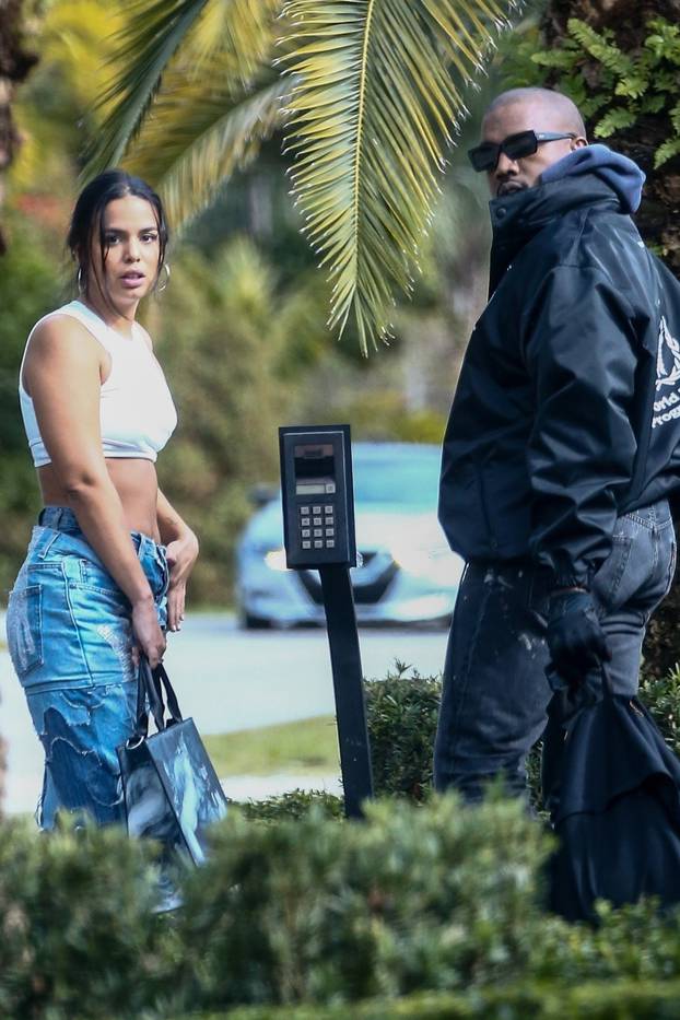*PREMIUM-EXCLUSIVE* **WEB EMBARGO UNTIL 9 pm ET on January 5, 2022** Kanye West is seen AGAIN with stunning Puerto Rican artist Audri Nix in Miami as Kim and Pete head to the Bahamas