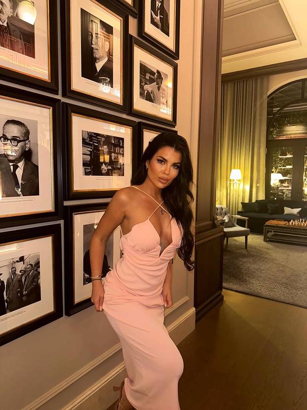 Andreu gledamo u 'Gospodinu Savršenom': Voli putovati, ali i nositi minijaturni bikini i haljine