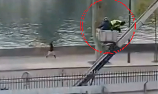 Lopovi iz Louvrea završili kao reklama. Iskoristila ih firma koja radi ljestve: 'Kada žurite...'