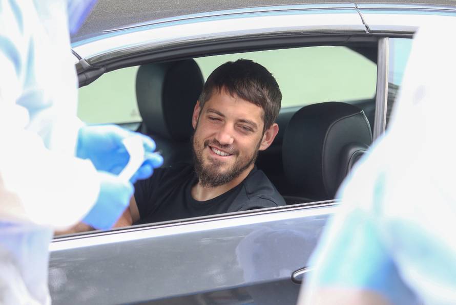 Svi bili u autima osim jednoga: Dinamovce testirali na koronu