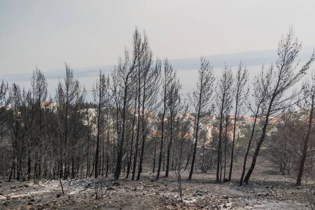 Opožareni Omiš i okolica 