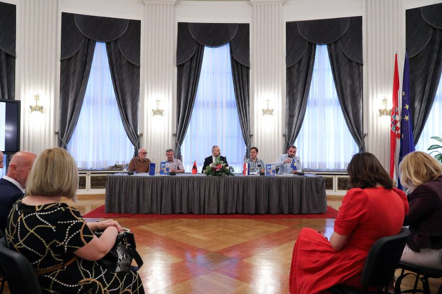 Zagreb:  Promocija knjige Albanci u Zagrebu I. dio 