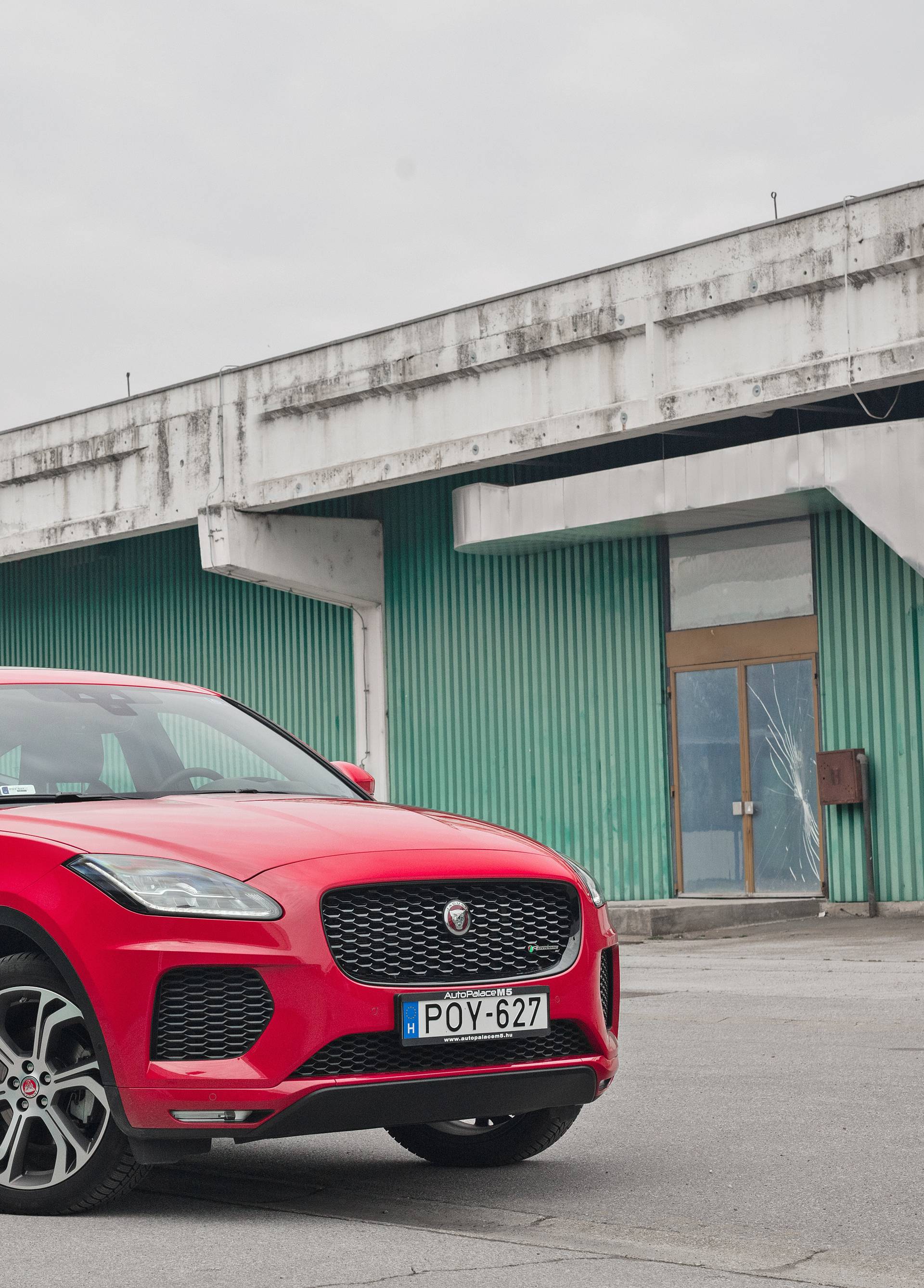 Kompaktni SUV s mnogo stila i stava: Jaguar E-Pace na testu