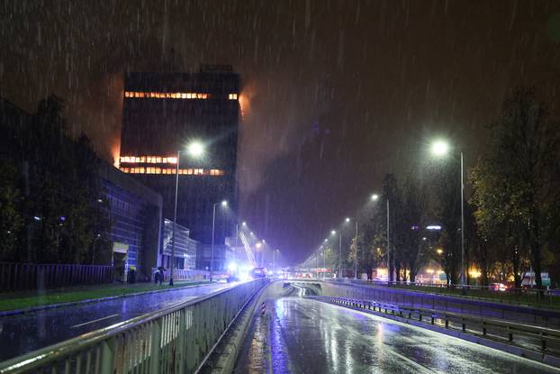 Zagreb: Pozar u Vjesnikovom neboderu