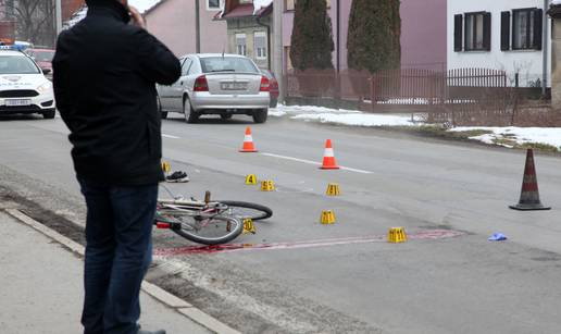 Autom udario biciklista (80): Ima teže ozljede i u bolnici je