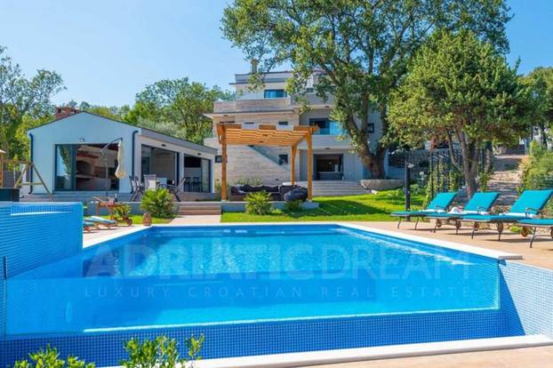 FOTO Privatna plaža i infinity bazen: Moderna vila blizu Zadra prodaje se za 3 milijuna eura