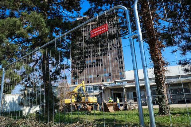 Zagreb: Bageri ruše popratni dio Vjesnikovog nebodera