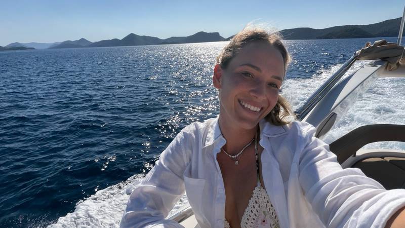 Donna Vekić pozirala je pokraj zgodnog frajera: Evo tko je on