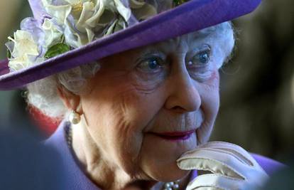 Oko sokolovo: Kraljica traži pogreške u 'Downton Abbeyu'