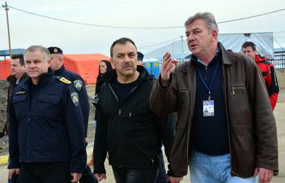 Orepić u izbjegličkom kampu u Sl. Brodu: Hrvatska je sigurna