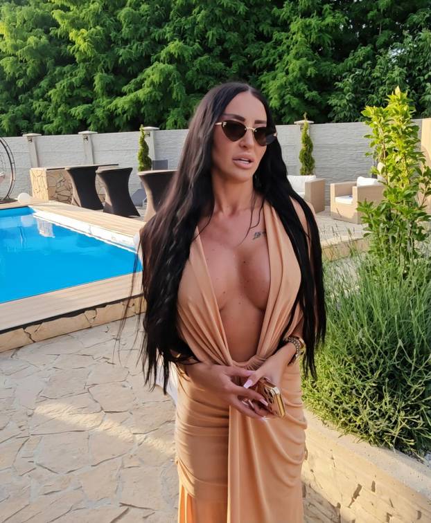 Rumenka: Slađana Lazić, poznatija kao Slađa Poršelina dolazi na jedan rođendan