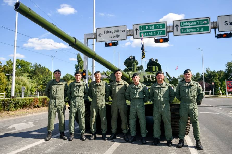 Zagreb: Pripadnici Hrvatske vojske prije početka vojnog mimohoda