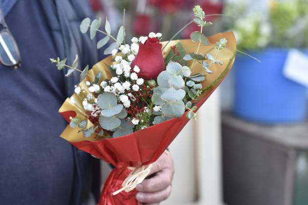 Šibenik: Kupovina cvijeća povodom Međunarodnog dana Žena
