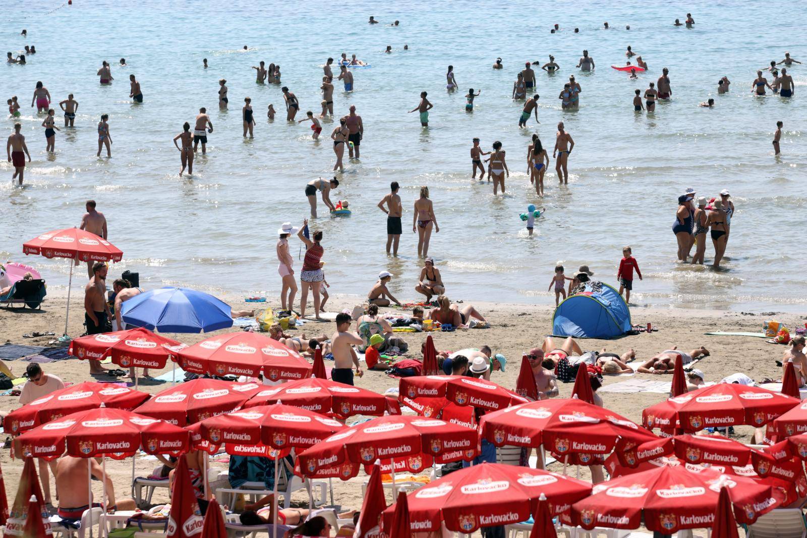 Split: Prepuna plaÅ¾a BaÄvice na udarni ljetni turistiÄki vikend