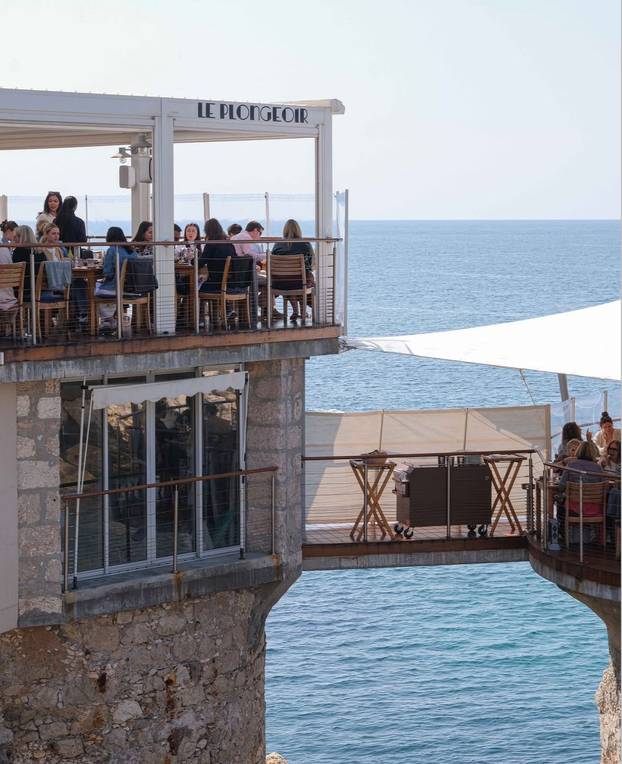 FOTO Kakvi prizori! Restoran na stijeni pruža pogled i iskustvo o kojem mnogi sanjaju