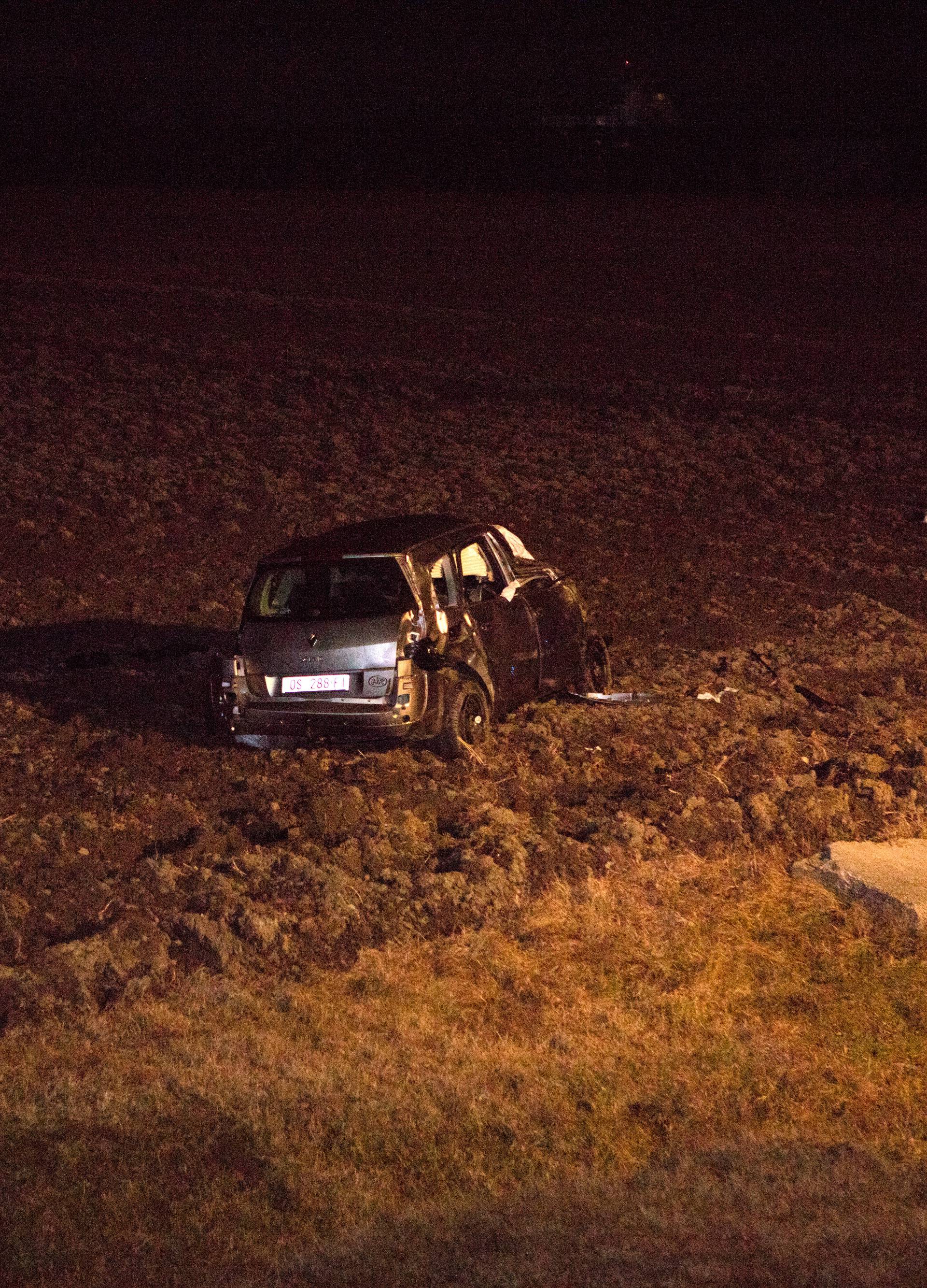 Auto sletio u kanal kod Belog Manastira, poginuo vozač (48)