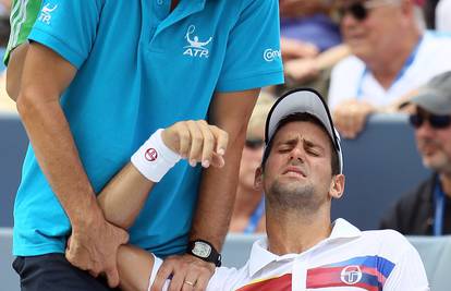 Ozljeda ramena: Novak gubio pa je predao Murrayu finale