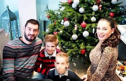 Iva Alilović rodila sina mjesec prije termina: 'Stigao je Ante'