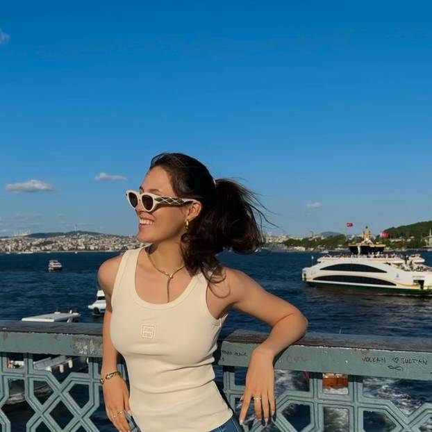 FOTO Ova olimpijka može sve. Na skijama osvaja medalje, a u tangicama podsjeća da je model