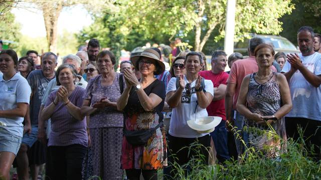 Na izvoru Une u Donjoj Suvaji Darko Rundek s prijateljima, održao besplatan koncert