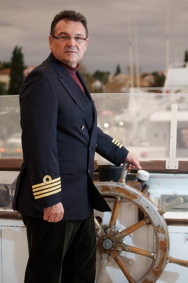 ARHIVA - 2009. Dubrovnik: Radimir ?a?i? ostvario svoju dje?a?ku želju i postao kapetan broda