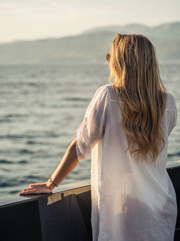 FOTO Prvu damu Hajduk TV-a ni gips nije zaustavio u teretani