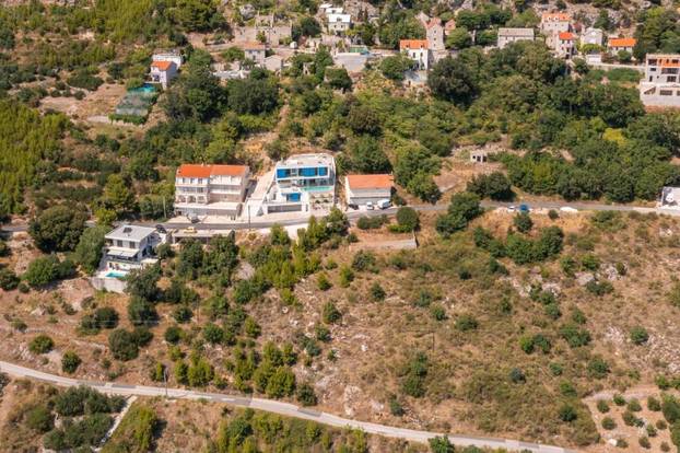 Bazen, sauna, teretana i dvije plaže na 'par koraka' - evo što sve nudi raskošna vila u Omišu