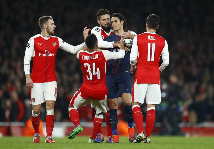 Paris Saint-Germain's Edinson Cavani holds onto the ball as Arsenal's Aaron Ramsey, Francis Coquelin, Olivier Giroud and Mesut Ozil attempt to reclaim it to take the penalty kick
