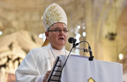Novi šibenski biskup T. Rogić zaređen u katedrali sv. Jakova