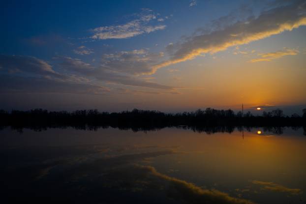 Zalazak sunca na jezeru Orešje
