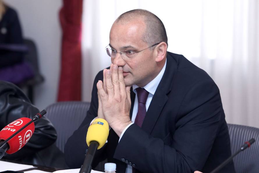 'Praljkov čin je tragedija, nitko ne bi trebao tako postupati...'