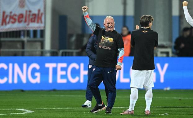 Slavlje nogometaša Hrvatske nakon pobjede nad Farskim otocima i plasmana na Svjetsko prvenstvo