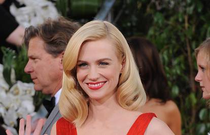 January Jones dečki se boje jer ona može popiti više od njih