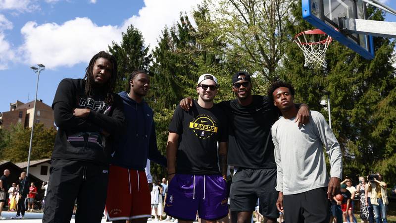 FOTO Dončić doveo LA ekipu u Sloveniju na basket! Lakersi su vidjeli gdje je kao klinac igrao