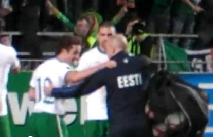 Irski navijač ukrao je estonsku trenirku i sjedio kraj izbornika!
