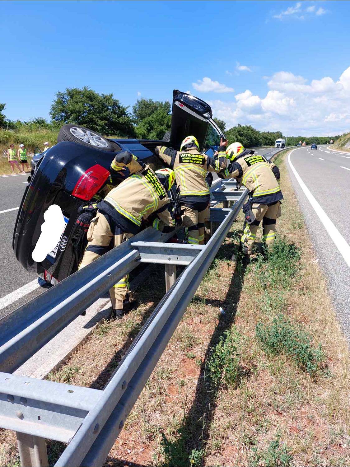 Auto se prevrnuo kod Bala: Dvoje ljudi je lakše ozlijeđeno