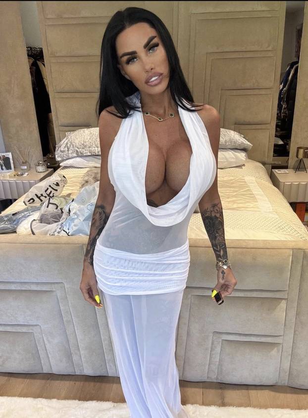 FOTO Sjećate se Katie Price? Evo je opet. Pokrenula 18+ projekt